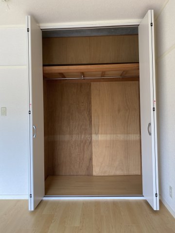 鵠沼岡田ビル 洋室の収納です。