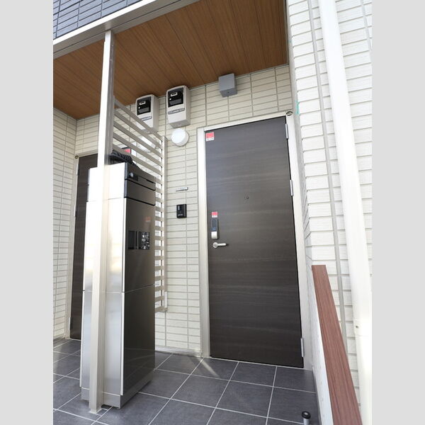 フェリーチェ　B棟101号室 玄関ドア・宅配BOX