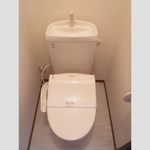ロイヤルクレッセント西登戸305号室 温水洗浄暖房便座