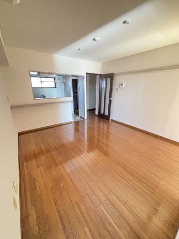 幸栄パレス501号室 リビング