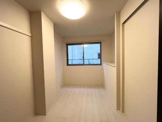 Luminous coat 洋室