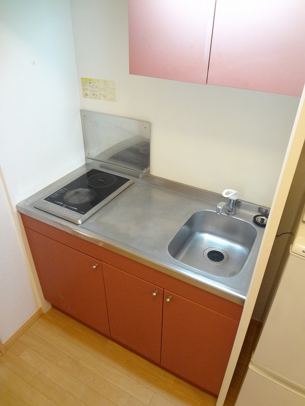 レオパレスセントラル誉田203号室 キッチン