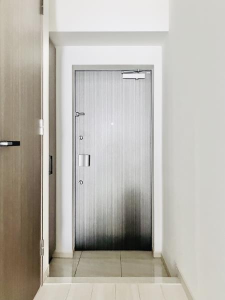 Ｄ’ｓ　ＶＡＲＩＥ三ノ輪レジデンス2階 玄関