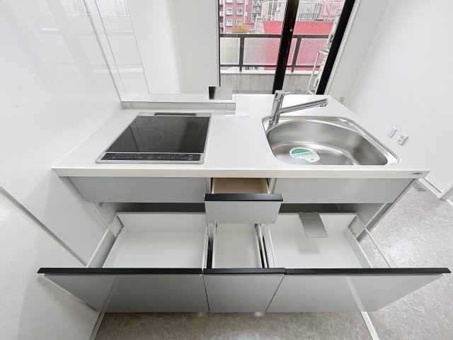 リヴレ・清水の森 システムキッチン（2口IHコンロ）