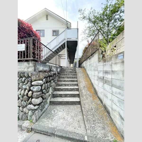 鴨下ハイツ　A 階段