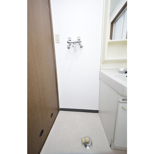 ヒルズガーデン東雪谷0302号室 洗濯機置場