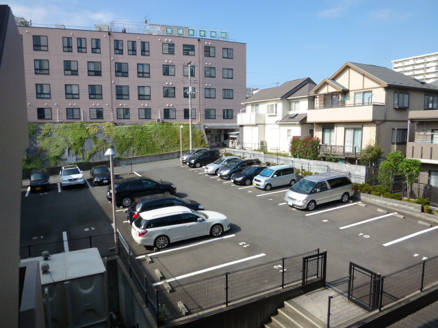 ファミール鷺沼 平置きの駐車場☆