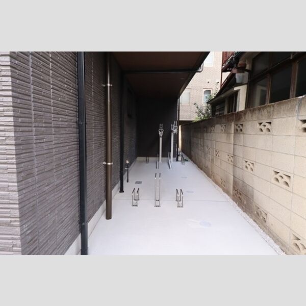 クロワール池袋本町 自転車駐輪場(1世帯1台のみ)