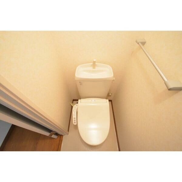 コリヌ・ド・鷺沼107号室 トイレ