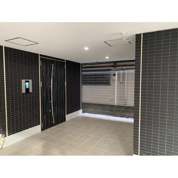 L.E.Hills　Yokoyamacho エントランス