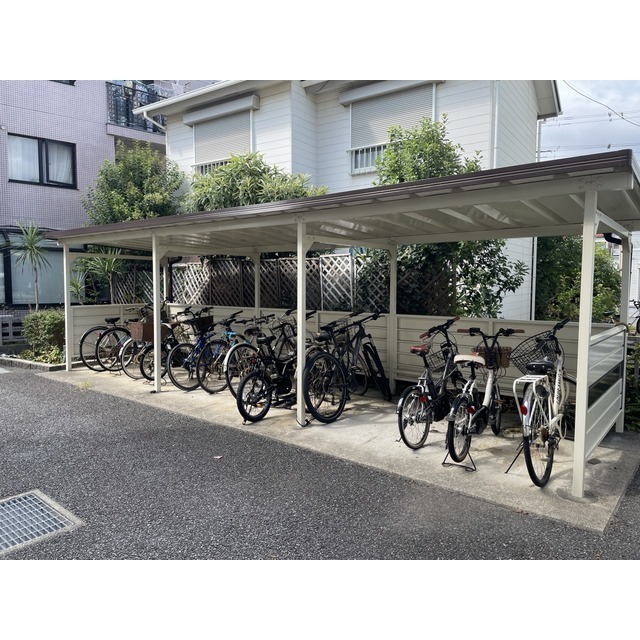 ポム・ドゥ・パン302号室 駐輪場