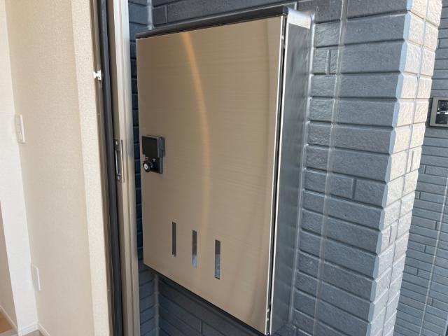 サウザンドリーフ203号室 宅配ボックス