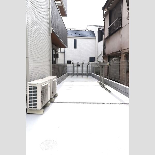 グラナーデ東新町207号室 駐輪場