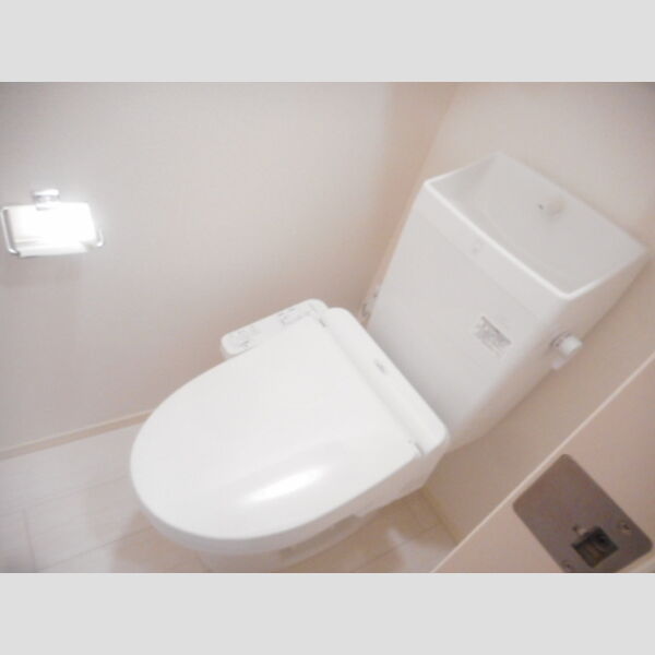 SAKURA TERRACE102号室 温水洗浄暖房便座仕様です