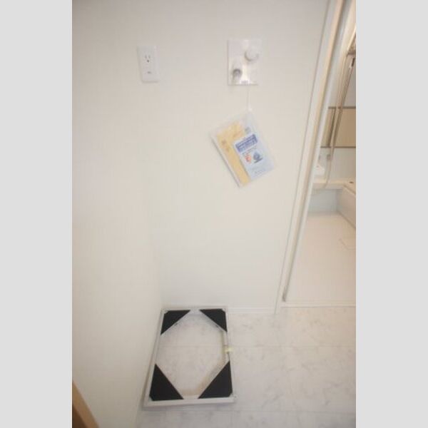 シャーメゾン　コルヌイエ103号室 室内洗濯機置き場♪キャスター付き