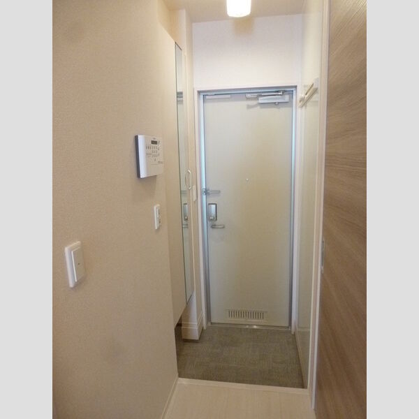 フレシール105号室 玄関