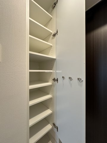 コンシェリア中野南台 ＴＨＥ ＲＥＳＩＤＥＮＣＥ3階 ☆縦長シューズボックス☆