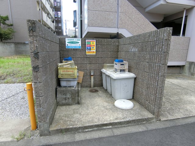 斑鳩0402号室 ゴミ置き場