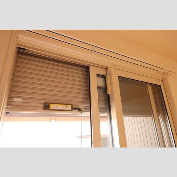 Ballon　d’Or203号室 窓にはシャッター雨戸