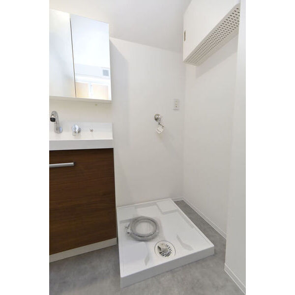 サリースマイル参番館0101号室 洗濯機置場