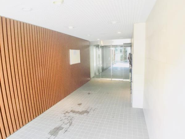 レジデンス・エイノ エントランス