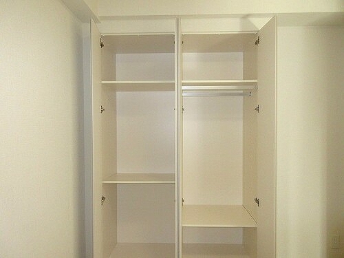 サングランデ八王子 洋室約5.0畳　収納