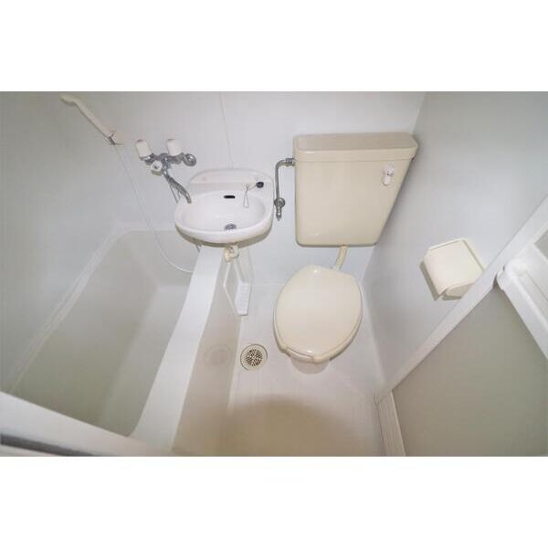 ユナイト横浜ポルトニョールの丘205号室 トイレ