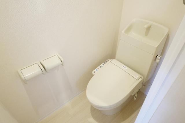 レヴメゾン神山参番館105号室 シャワー付トイレ（イメージ）