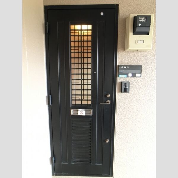 グレイスプラザ　Ⅱ 玄関(閉扉時)