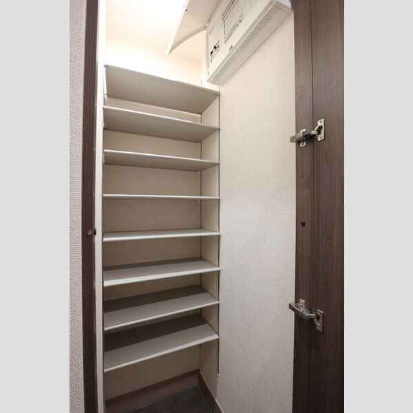 ローテ　ベルク シューズボックス