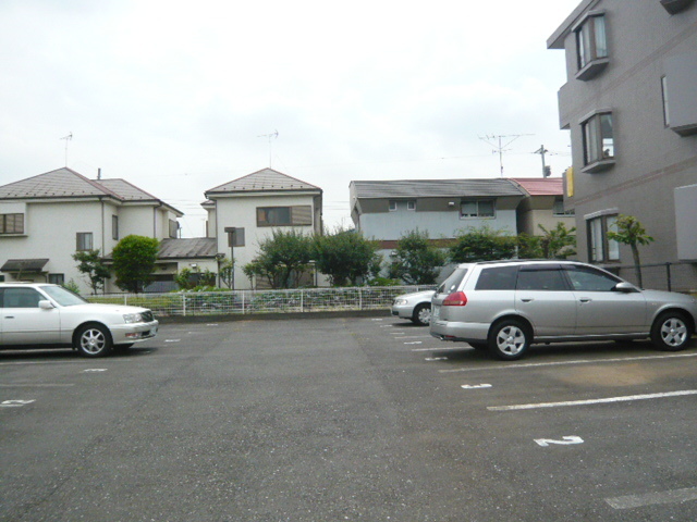 カサベルデ仲原 駐車場