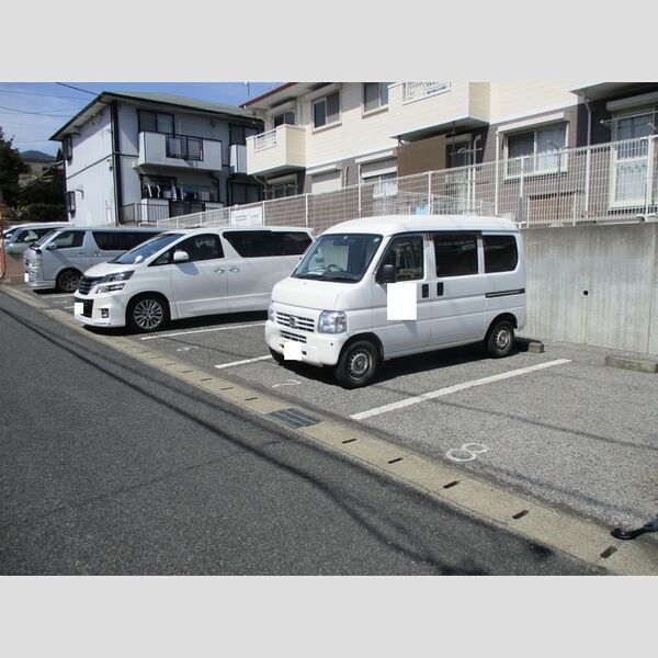 ブルーパレス 駐車場