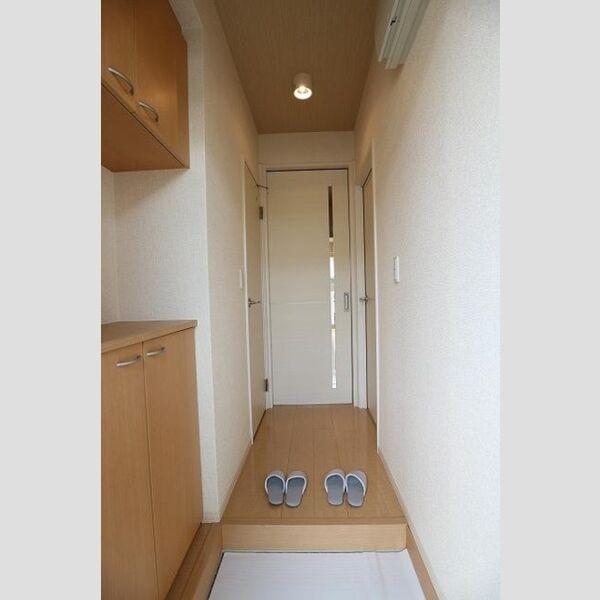 DEAR-COURT106号室 玄関入口から廊下