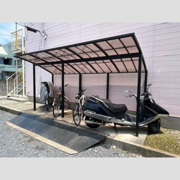 サンパレストミタ 駐輪場