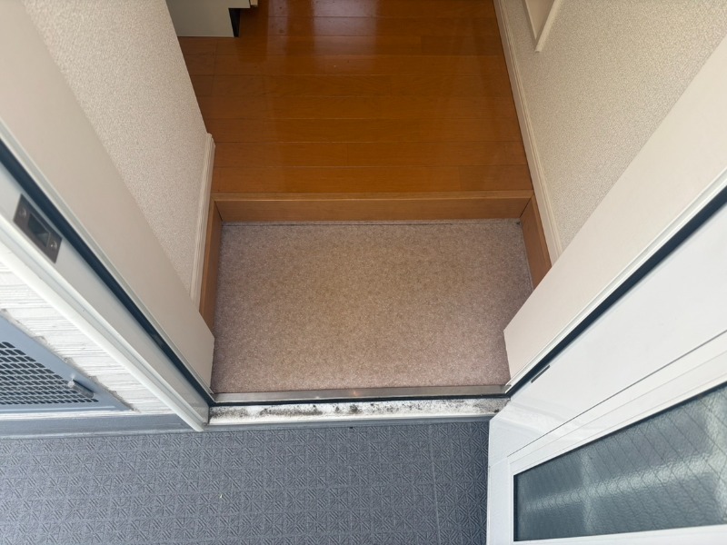 ロッシェル若松3号棟2階 玄関