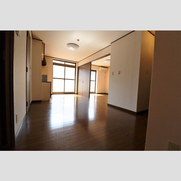 エスポワールいずみ213号室 DKから洋室6帖方向