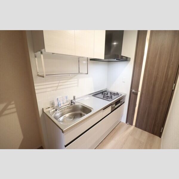 STELLA新松戸202号室 キッチン　三口コンロ