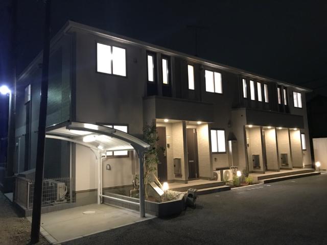 シャインコート 外観写真（夜）