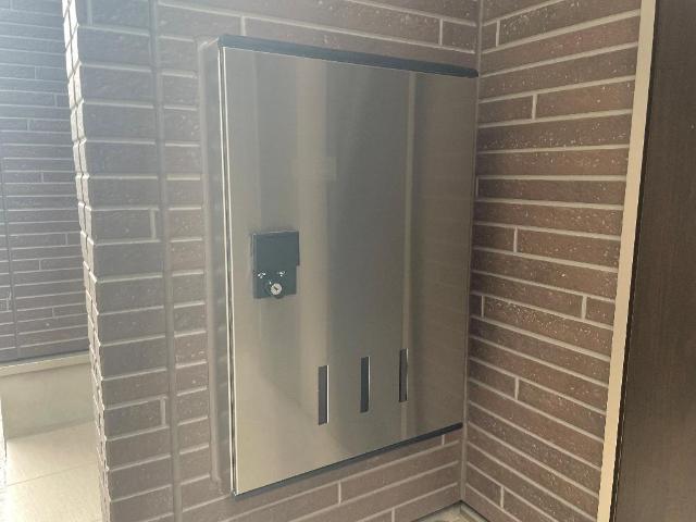 ガルデ寒川106号室 宅配ボックス