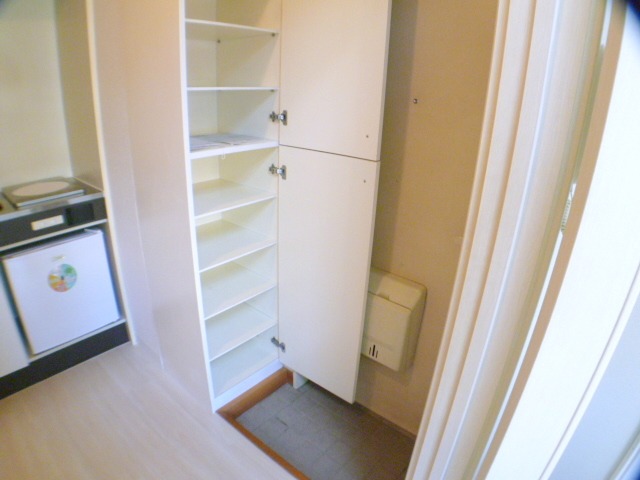 メゾン・ド・フルール(K-068)2階 玄関