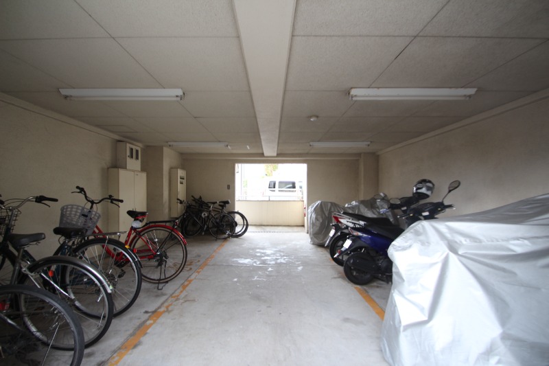 ウィン読売ランド2階 バイク置場・駐輪場