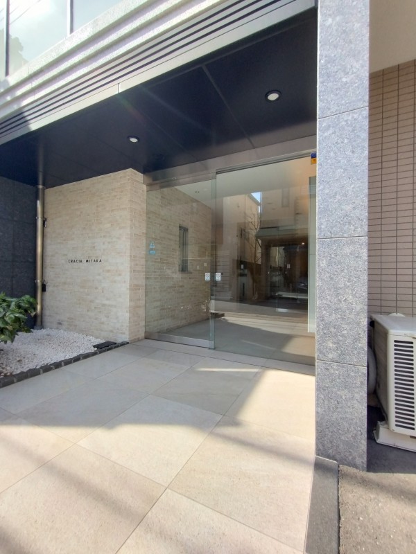 クレイシア三鷹2階 エントランス