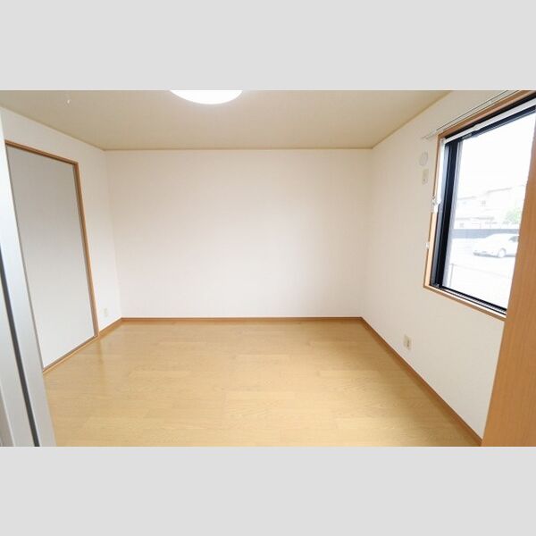 ロイヤルガーデン　B101号室 洋室7帖