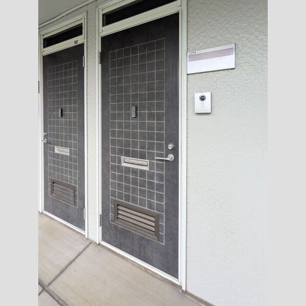 ドミトリー中浦和 玄関ドア