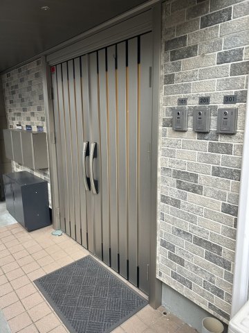 ローズコート白楽201号室 エントランス