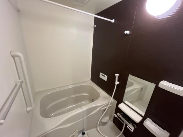 Serena Garden バス