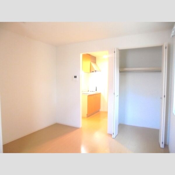 ラ ベレッツァ世田谷 103号室　クローゼット