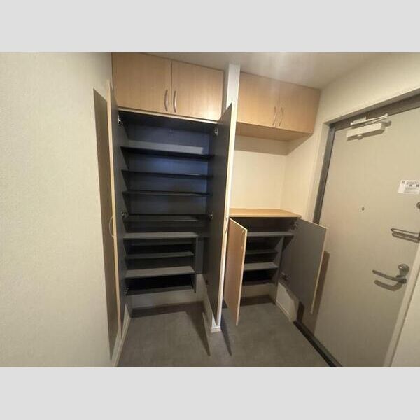 ディアコート本木 玄関