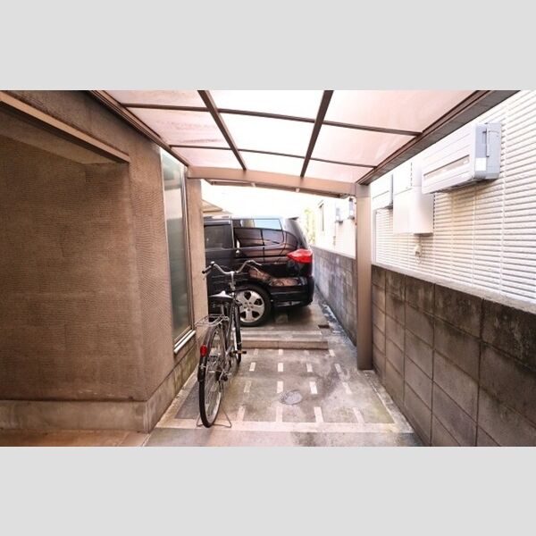 グランシーズ・アリヤマ 屋根付自転車駐輪場