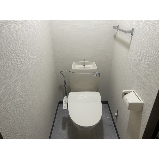 グランデュール瀬戸岡205号室 内観